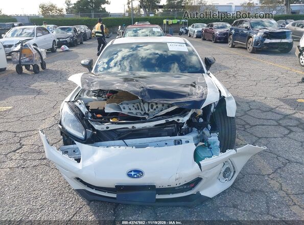 JF1ZDBS13R9701255 2024 SUBARU BRZ White Widok wnętrza z tyłu