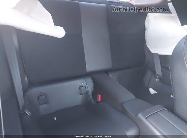 JF1ZNBE13S9757551 2025 TOYOTA GR86 Silver Widok naklejki z numerem VIN