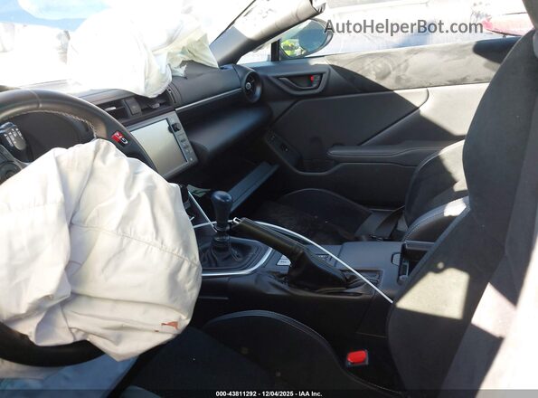 JF1ZNBE19R9753174 2024 TOYOTA GR86 Silver 