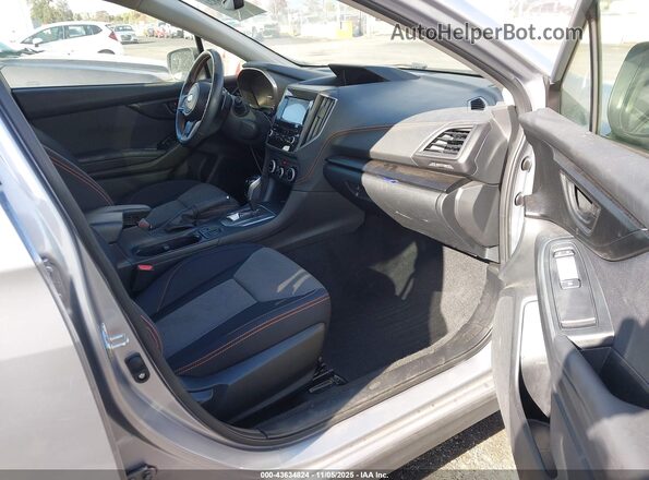 JF2GTAEC5N8211722 2022 SUBARU CROSSTREK Silver Вид салону спереду