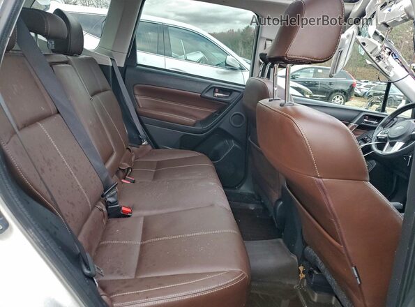 JF2SJATCXHH593785 2017 SUBARU FORESTER 2.5I TO White Widok wnętrza z tyłu