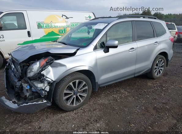 JF2SJGEC6HH451398 2017 SUBARU FORESTER2. Silver Vista tres cuartos delantera izquierda
