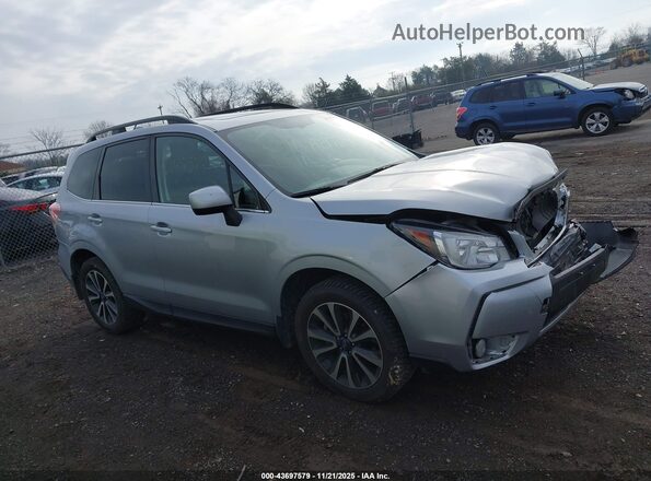 JF2SJGEC6HH451398 2017 SUBARU FORESTER2. Silver Vista interior trasera
