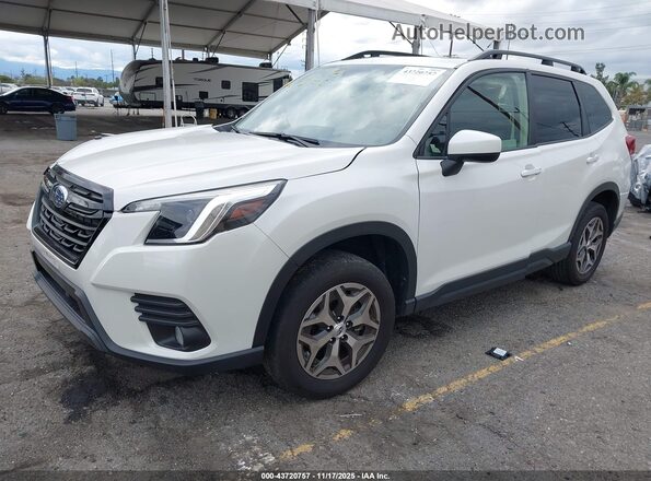 JF2SKADC3NH402277 2022 SUBARU FORESTER White Vista tres cuartos delantera izquierda