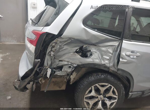 JF2SKAJC3LH438648 2020 SUBARU FORESTER Silver Widok z przodu