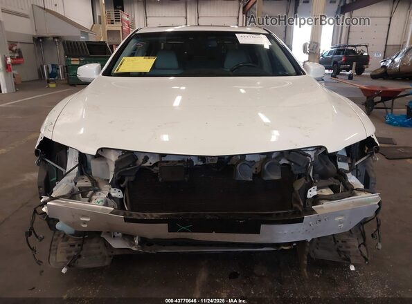 JH4KC1F97GC001052 2016 ACURA RLX White Вид задньої частини салону