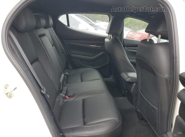 JM1BPAKM0P1614836 2023 MAZDA 3 White Widok tylnych siedzeń