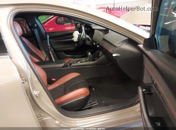 JM1BPBYY2R1700541 2024 MAZDA 3 Green Vista interior delantera