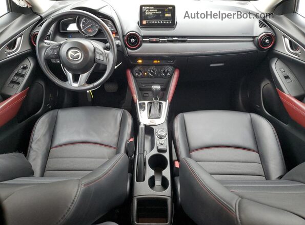 JM1DKFC73H0141888 2017 MAZDA CX-3 Red Widok deski rozdzielczej