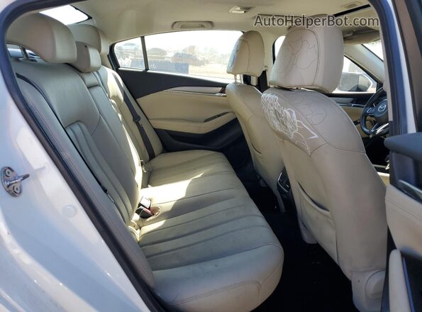 JM1GL1VM1L1521007 2020 MAZDA 6 White Vista de los asientos traseros