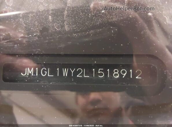 JM1GL1WY2L1518912 2020 MAZDA 6 Black Vista del compartimento del motor