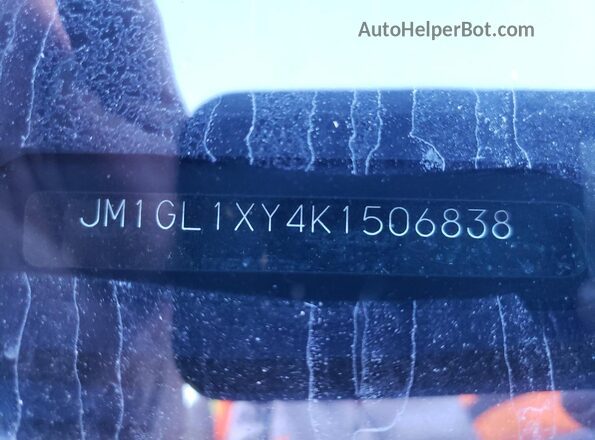 JM1GL1XY4K1506838 2019 MAZDA 6 Red Vista del compartimento del motor
