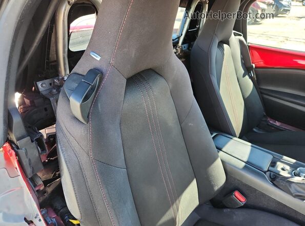 JM1NDAC71H0123617 2017 MAZDA MX-5 Red Vista de los asientos traseros