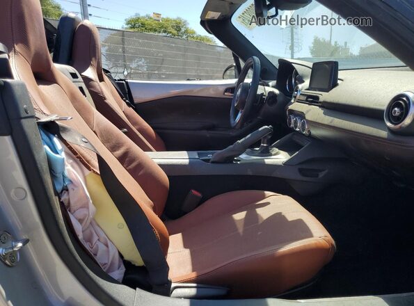 JM1NDAD70P0556164 2023 MAZDA MX-5 Silver Rear seats view