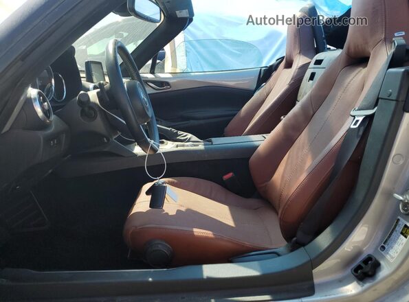 JM1NDAD70P0556164 2023 MAZDA MX-5 Silver Front interior view