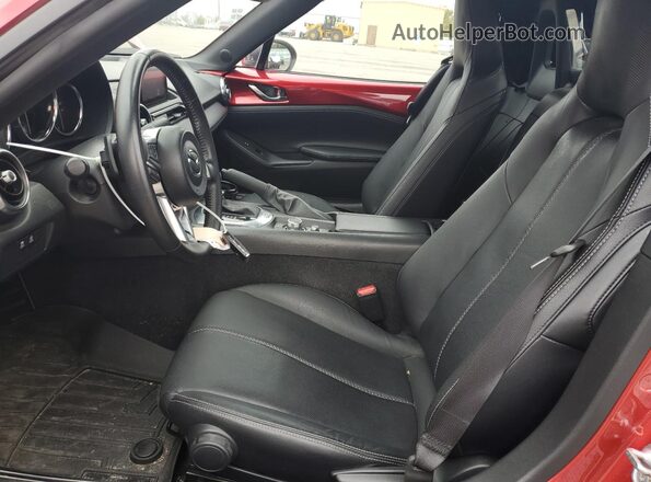 JM1NDAM79P0559578 2023 MAZDA MX-5 Maroon Вид салону спереду