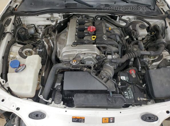JM1NDAM7XH0106197 2017 MAZDA MX-5 White Vista interior trasera