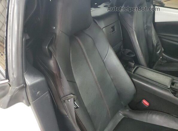 JM1NDAM7XH0106197 2017 MAZDA MX-5 White Vista de los asientos traseros