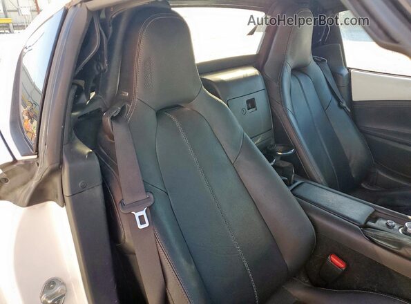 JM1NDAM7XM0456827 2021 MAZDA MX-5 White Rear seats view