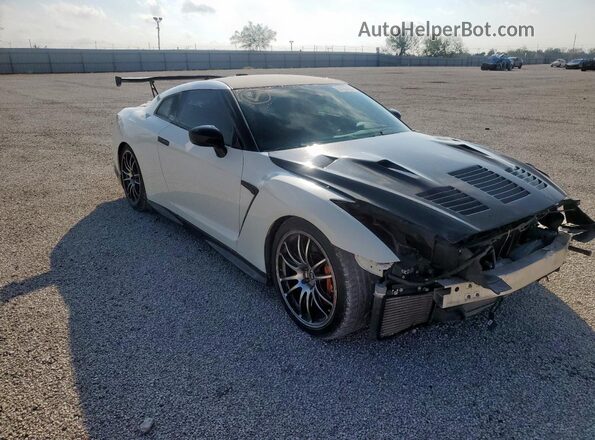 JN1AR5EF1JM710090 2018 NISSAN GT-R Белый Передняя правая четверть