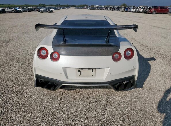 JN1AR5EF1JM710090 2018 NISSAN GT-R Белый Вид сзади