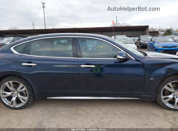 JN1BY1PR8HM210624 2017 INFINITI Q70L Blue Vista interior trasera