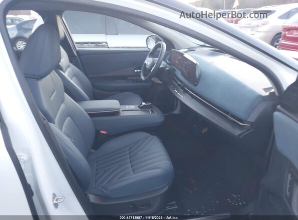 JN1DF0CD0PM708740 2023 NISSAN ARIYA White Vista interior delantera