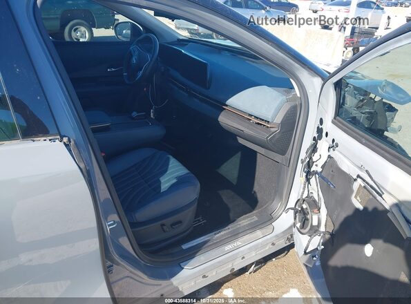 JN1DF0CD7RM730589 2024 NISSAN OTHER Gray Вид салону спереду