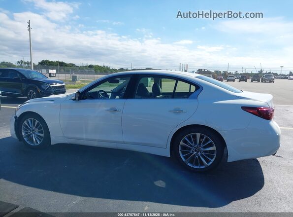 JN1EV7BP8MM701073 2021 INFINITI Q50 White 360 interior view