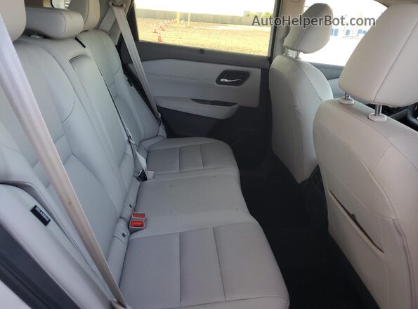 JN8BT3BAXRW362018 2024 NISSAN ROGUE White უკანა სალონის ხედი