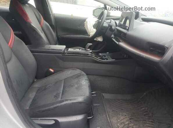 JTDACACU2R3022173 2024 TOYOTA PRIUS Gray წინა სალონის ხედი