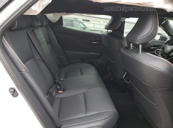 JTDAFAAF0T3015032 2026 TOYOTA CROWN White Widok tylnych siedzeń