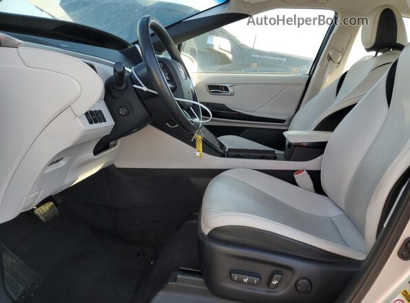 JTDBVRBD3HA002538 2017 TOYOTA MIRAI Silver Widok wnętrza z przodu