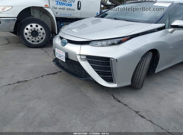 JTDBVRBD3JA004182 2018 TOYOTA MIRAI Silver Вид спереду