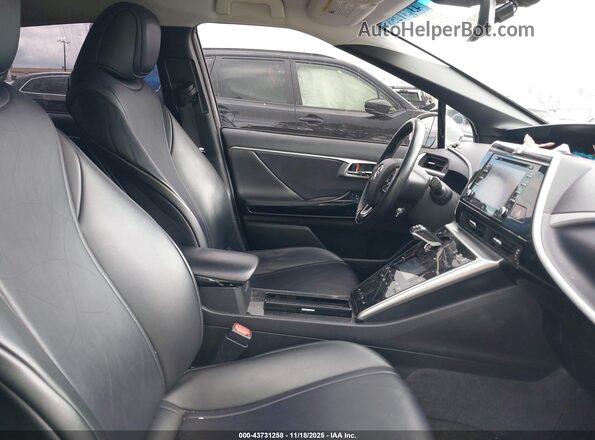 JTDBVRBD3JA004182 2018 TOYOTA MIRAI Silver Вид салону спереду