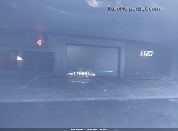 JTDZN3EUXGJ044128 2016 TOYOTA PRIUS V Silver Vista de los asientos traseros