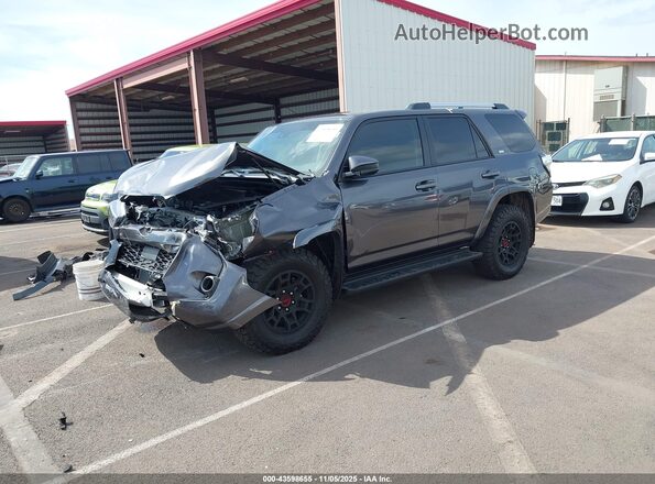 JTEEU5JR0N5265348 2022 TOYOTA 4RUNNER Серый Передняя левая четверть