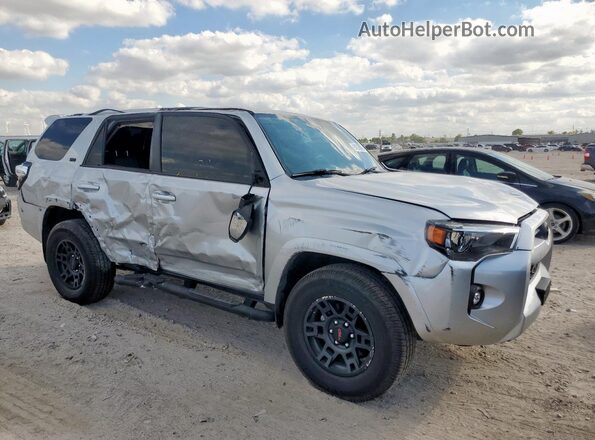 JTEEU5JR5M5249502 2021 TOYOTA 4RUNNER Silver Front right
