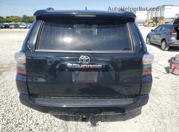 JTEEU5JRXR5310625 2024 TOYOTA 4RUNNER Black Вид ззаду