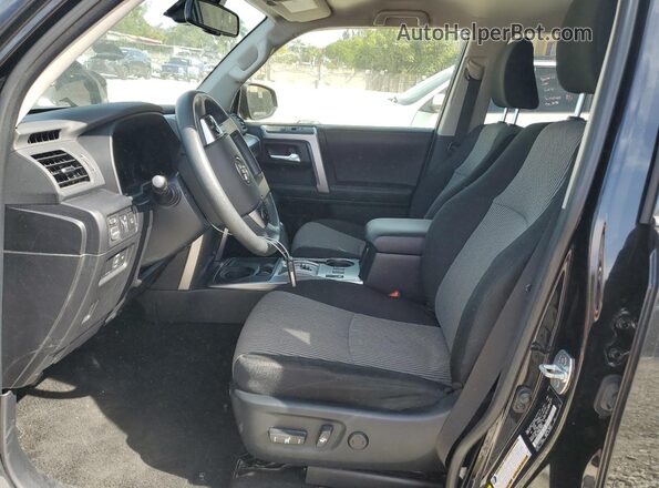 JTEEU5JRXR5310625 2024 TOYOTA 4RUNNER Black Вид салону спереду