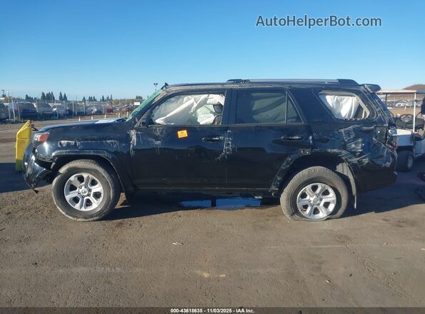 JTEFU5JRXN5266933 2022 TOYOTA 4RUNNER Черный Вид задней части салона