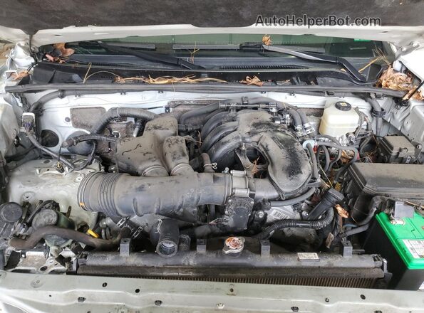 JTEMU5JR0M5842809 2021 TOYOTA 4RUNNER White Vista del compartimento del motor