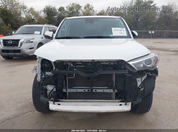 JTEMU5JR1R6282459 2024 TOYOTA 4RUNNER Белый Вид щитка приборов