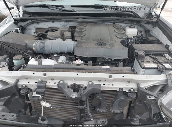 JTEMU5JR1R6282459 2024 TOYOTA 4RUNNER Белый Вид сзади