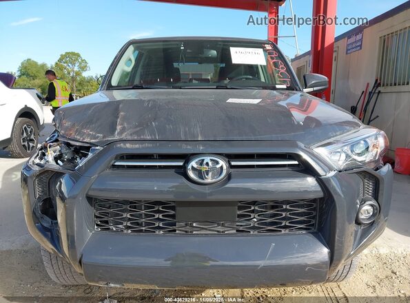 JTEMU5JR8R6230164 2024 TOYOTA 4RUNNER Gray Դիմացի տեսք