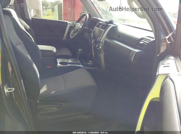 JTEMU5JR8R6230164 2024 TOYOTA 4RUNNER Gray Սալոնի դիմացի տեսք