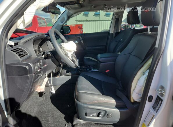 JTERU5JR3R6232796 2024 TOYOTA 4RUNNER White Սալոնի դիմացի տեսք