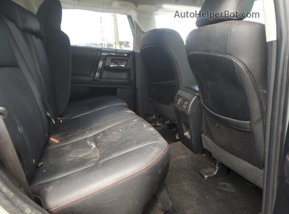 JTERU5JR7P6129247 2023 TOYOTA 4RUNNER Green Вид задньої частини салону