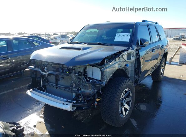 JTERU5JR8R6279368 2024 TOYOTA 4RUNNER Серый Вид спереди