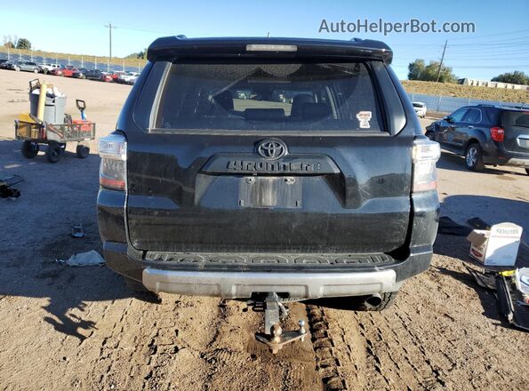 JTERU5JR8R6298020 2024 TOYOTA 4RUNNER Black Հետևի տեսք